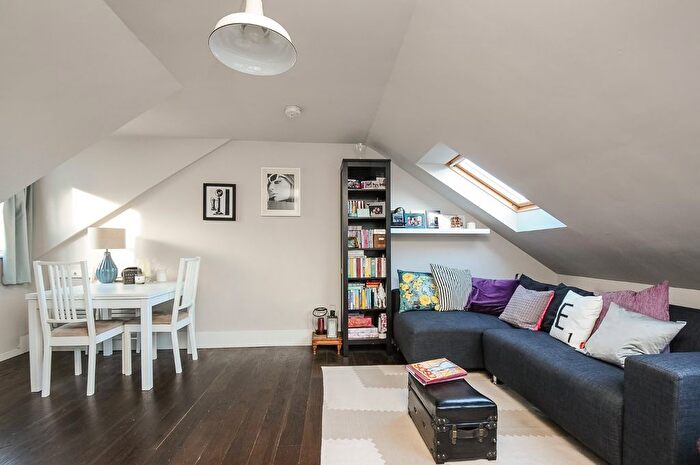 1 Bedroom Flat To Rent In Holmewood Road, Brixton, London, SW2