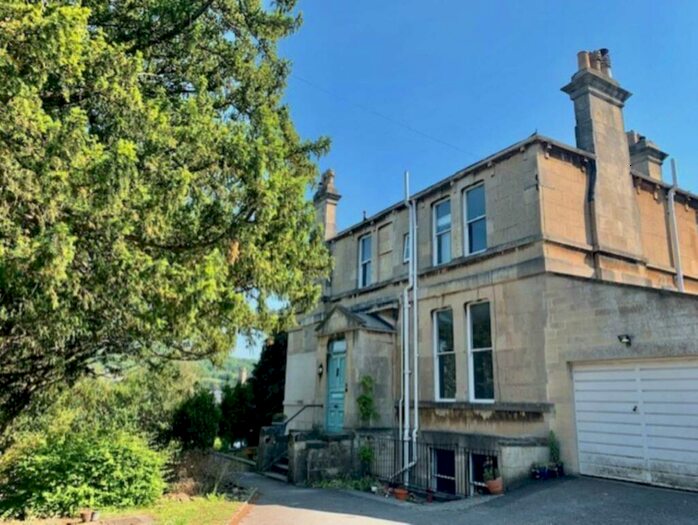 6 Bedroom Town House To Rent In Claremont Road, Bath, BA1