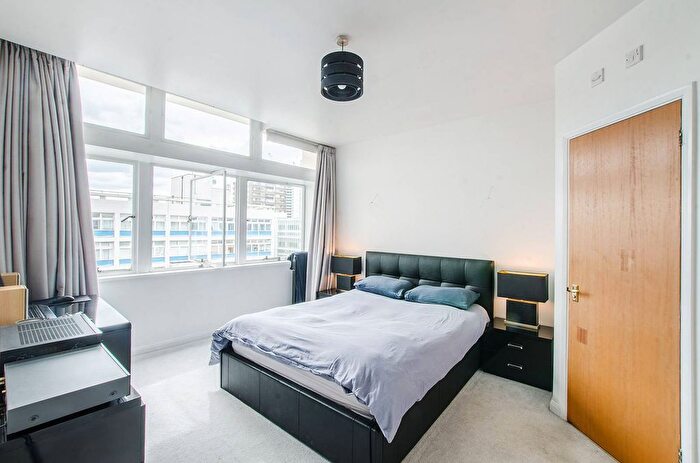 3 Bedroom Flat To Rent In Newington Causeway, Elephant And Castle, London, SE1