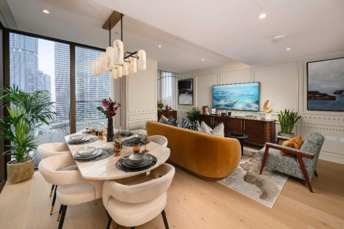 2 Bedroom Apartment For Sale In South Quay Plaza, Canary Wharf, London, E14