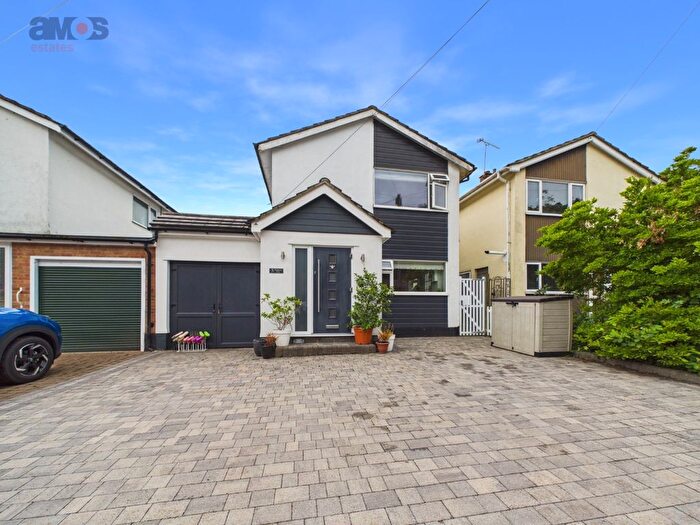 3 Bedroom Link Detached House For Sale In Westbourne Close, Hadleigh, Essex, SS7