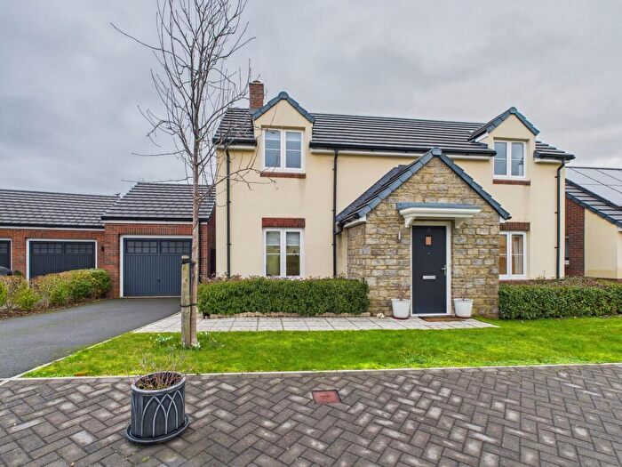 4 Bedroom Detached House For Sale In Maple Gardens, Govilon, NP7