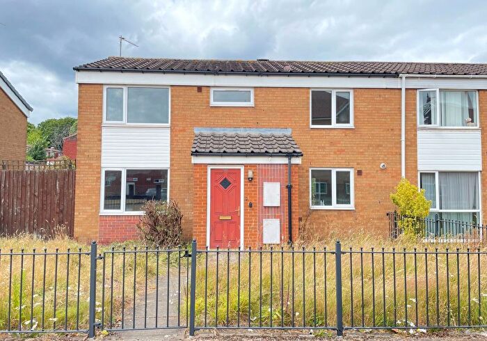 4 Bedroom Semi-Detached House For Sale In Yatesbury Avenue, Birmingham, West Midlands, B35