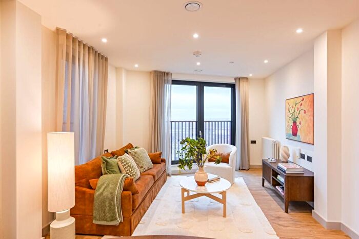 2 Bedroom Flat To Rent In Selbourne Road, Walthamstow, E17