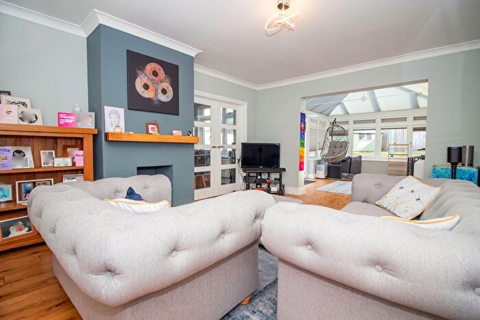 3 Bedroom Semi-detached House For Sale In Muirfield Green, South Oxhey, Watford, WD19