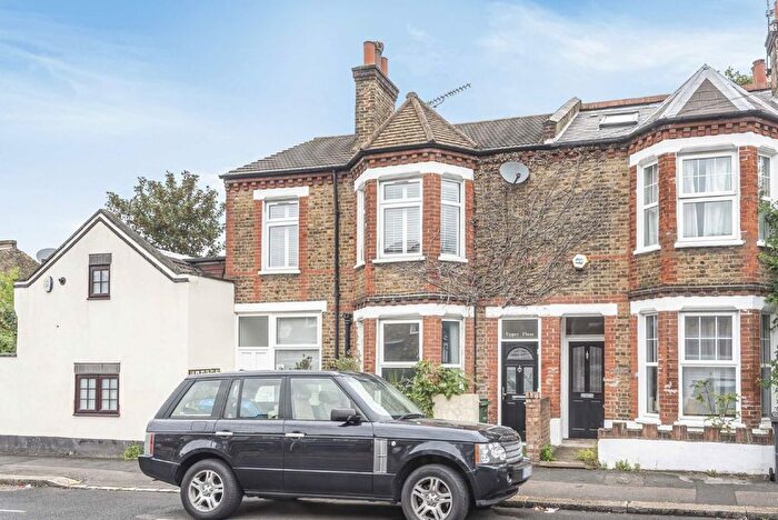 3 Bedroom Flat To Rent In Chale Road, London, SW2