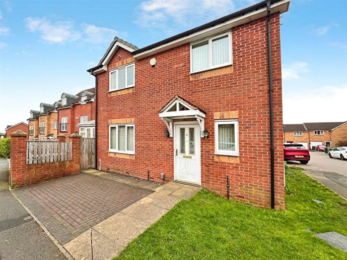 2 Bedroom Link Detached House For Sale In Cameron Grove, Eccleshill, BD2