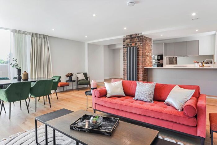 2 Bedroom Apartment To Rent In Cloud Street, London, E15
