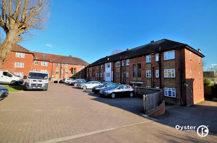2 Bedroom Flat To Rent In Avenue Road, Chase Court Avenue Road, N14