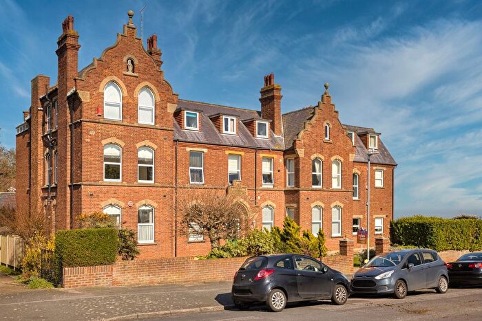 3 Bedroom Flat For Sale In Park Road, Broadstairs, Kent, CT10