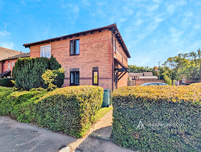 2 Bedroom Semi-Detached House To Rent In Hornbeam Road, Bicester, OX26