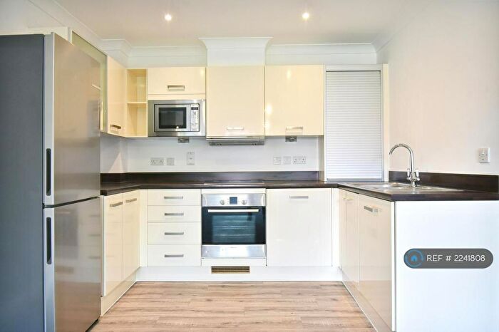 2 Bedroom Flat To Rent In Solar Court, Croydon, CR0