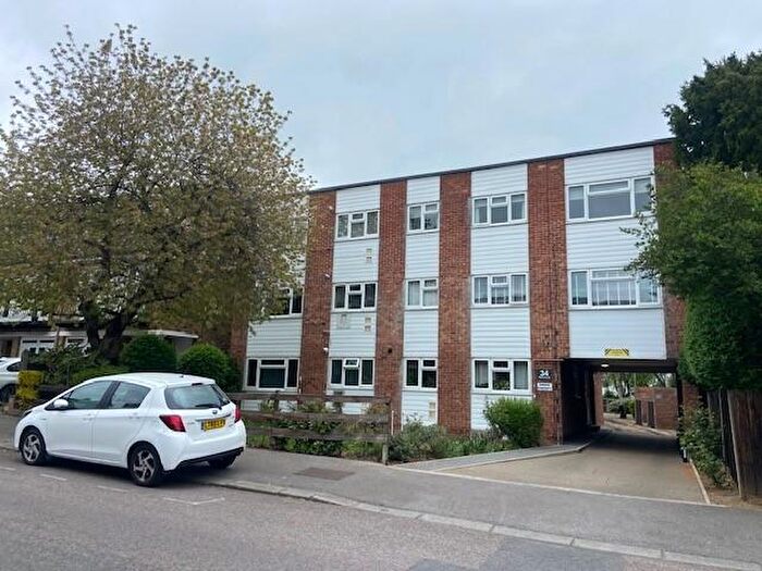 2 Bedroom Apartment For Sale In Churchfields, London, E18