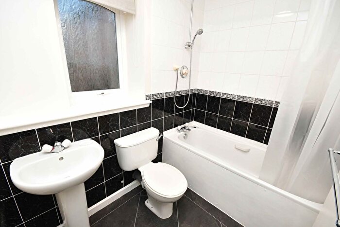 2 Bedroom Flat To Rent In Castle Heather Drive, Inverness, IV2