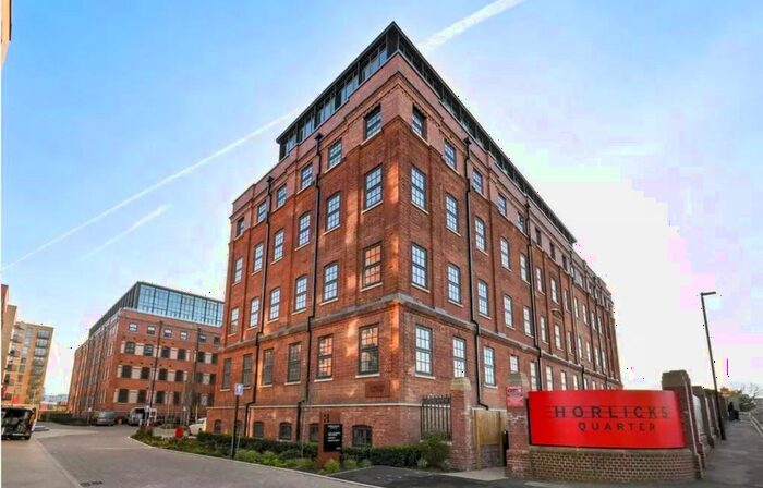 2 Bedroom Flat To Rent In Horlicks Quarter, Stoke Gardens, Slough, SL1