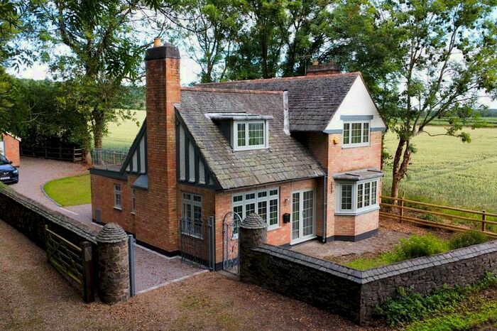 4 Bedroom Detached House For Sale In Brand Lane, Woodhouse, LE12