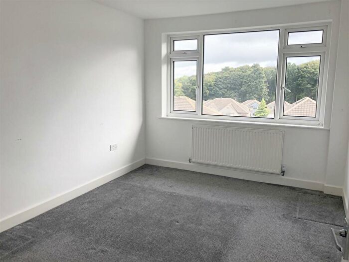 2 Bedroom Flat For Sale In Chellow Gardens, Allerton, Bradford, BD15