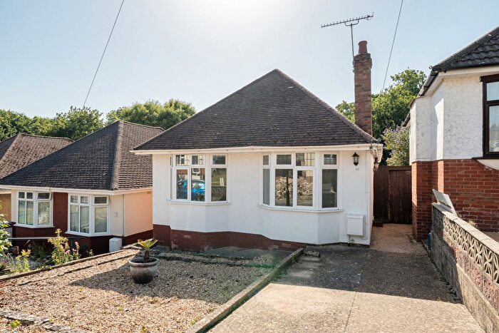 2 Bedroom Bungalow For Sale In South East Crescent, Southampton, SO19