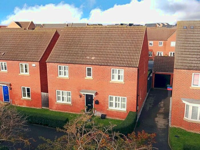4 Bedroom Detached House To Rent In Herdwyck Close, Oakridge Park, Milton Keynes, Bucks, MK14