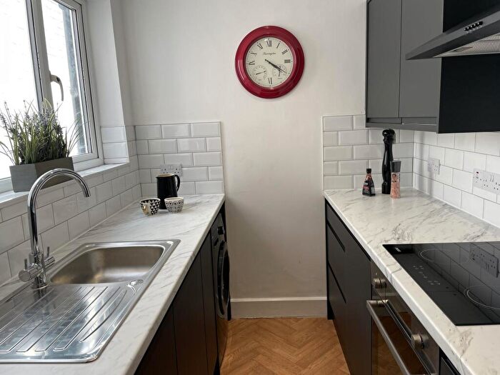 2 Bedroom Terraced House To Rent In Vibrant Bed House // /, LN5
