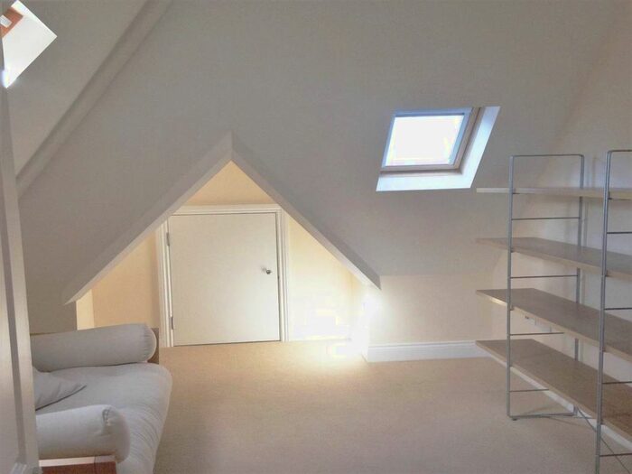 2 Bedroom Flat To Rent In Beaulieu Road, Alum Chine, Bournemouth, BH4