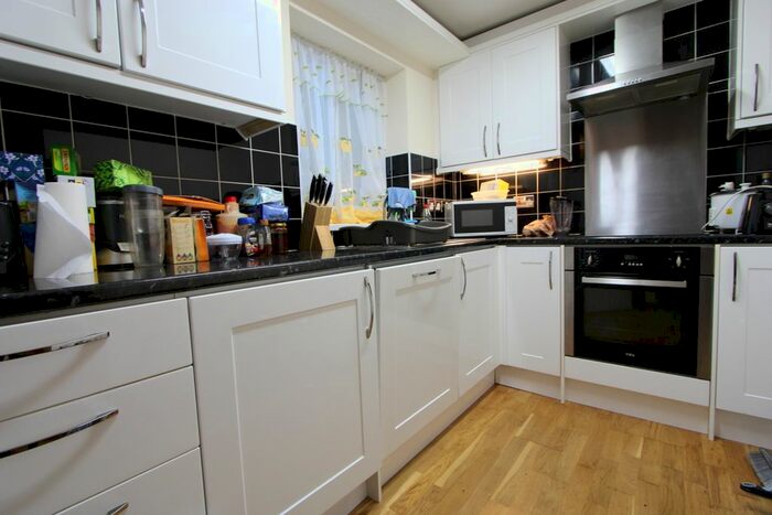 2 Bedroom Flat To Rent In Eaton Road, Sutton, SM2