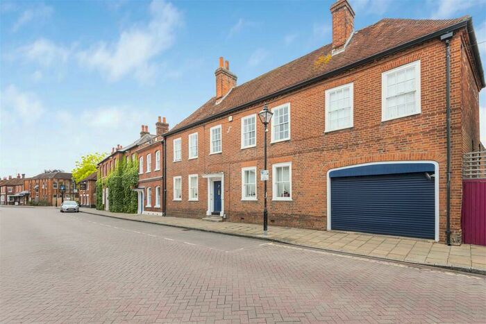 4 Bedroom Semi-Detached House To Rent In High Street, Theale, RG7