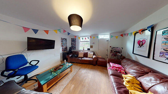 8 Bedroom Terraced House To Rent In Victoria Road, Hyde Park, Leeds, LS6