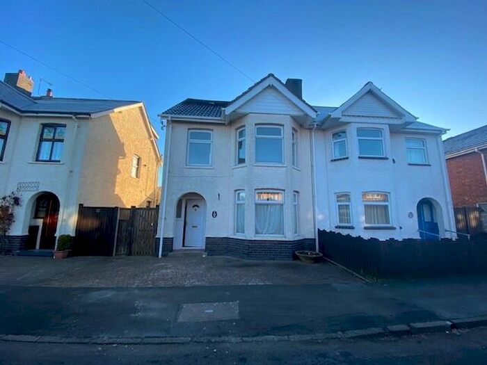 3 Bedroom Semi-Detached House To Rent In Dalkeith Avenue, Rugby, CV22