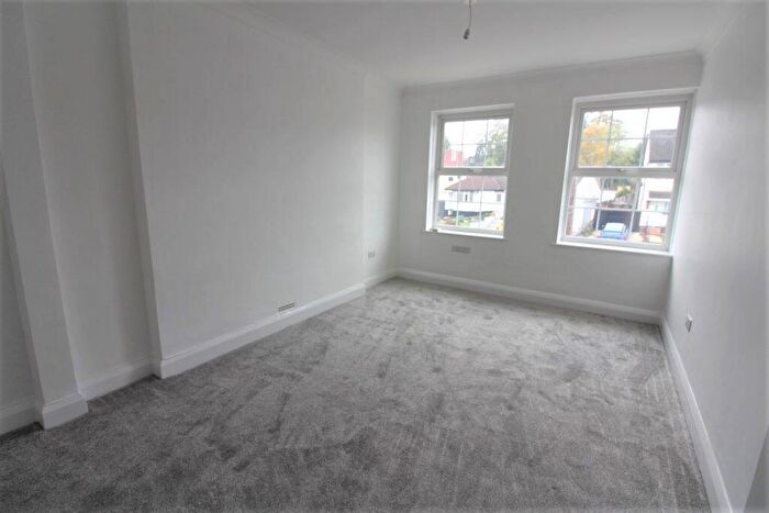 2 Bedroom Flat To Rent In Gallants Farm Road, East Barnet, EN4