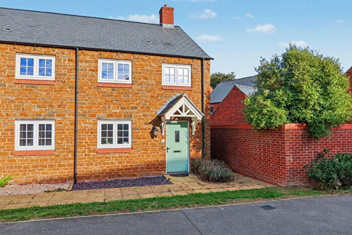 2 Bedroom Semi-Detached House For Sale In Fuller Place, Banbury, OX16