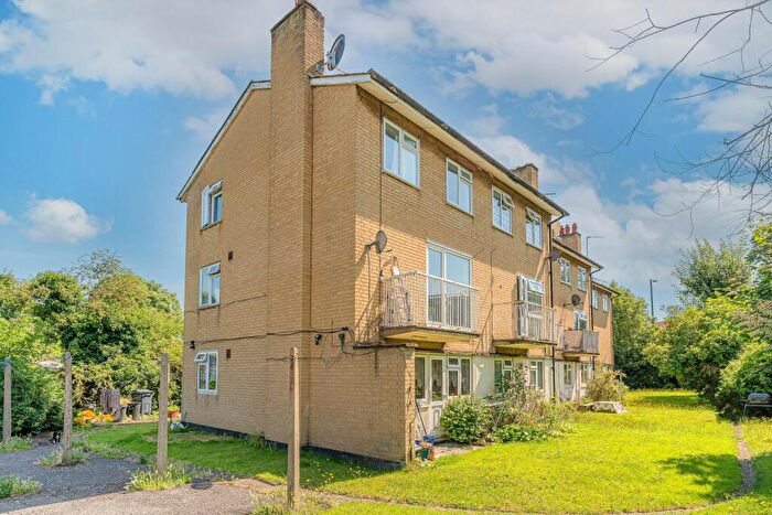 2 Bedroom Flat For Sale In Hertford Road, London, N9