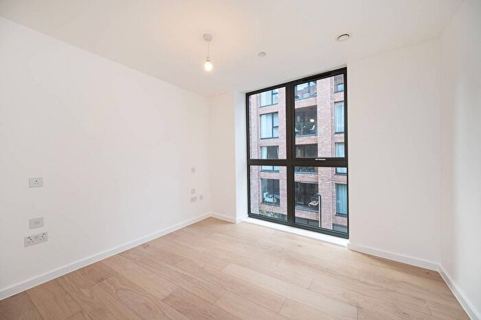 2 Bedroom Flat To Rent In Bayford Street, Dalston, London, E8