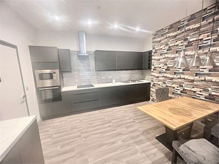 2 Bedroom Flat To Rent In Walter Road, Swansea, SA1