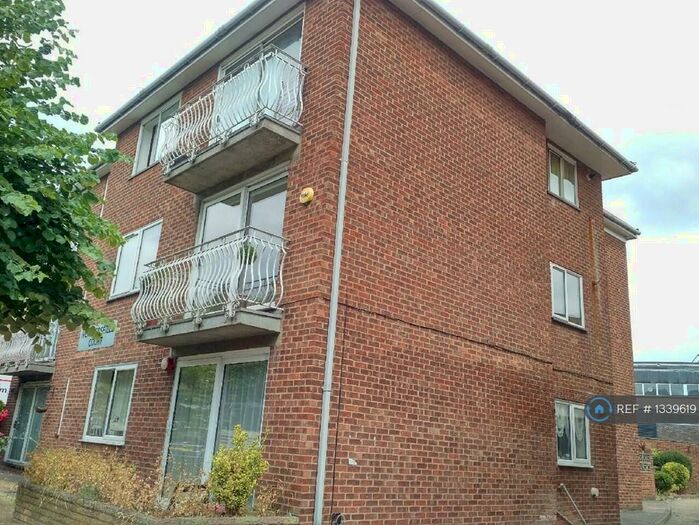1 Bedroom Flat To Rent In Weathersfield Court, London, SE9