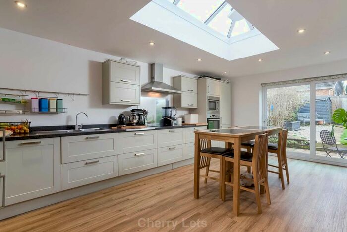 3 Bedroom Link Detached House To Rent In St Johns Way, Hempton, OX15