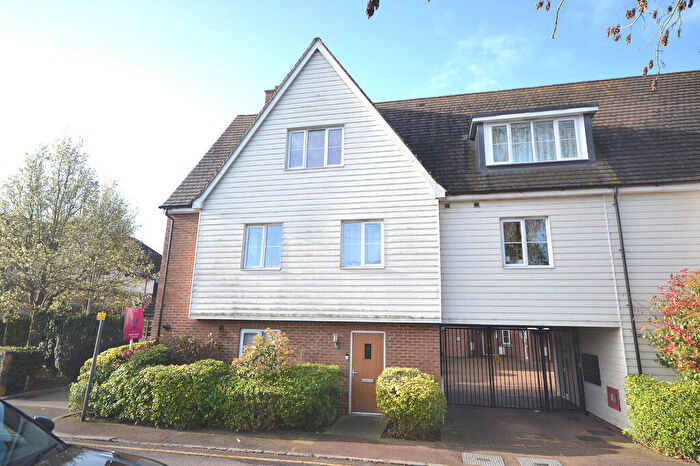 1 Bedroom Ground Maisonette For Sale In Station Approach, Theydon Bois, CM16