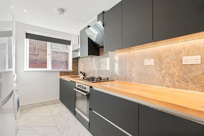 3 Bedroom Flat To Rent In Princes Road, London, SW19