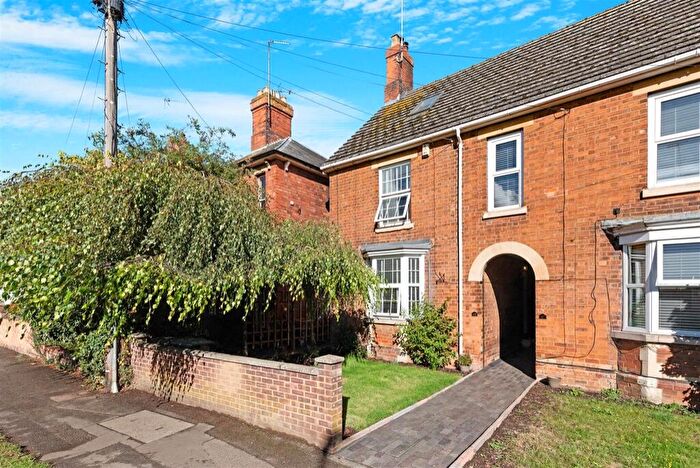 4 Bedroom Link Detached House For Sale In Midland Road, Thrapston, NN14