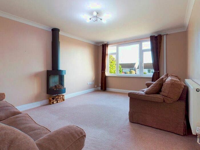 3 Bedroom Semi-Detached House To Rent In Southlands Drive, West Cross, Swansea SA3