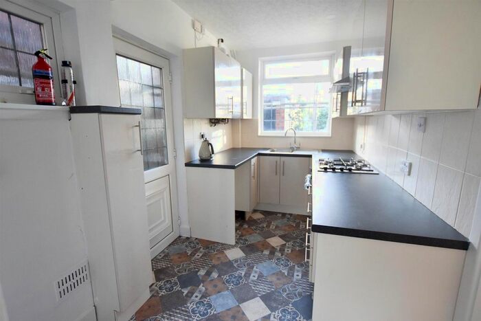3 Bedroom Semi-Detached House To Rent In Queens Road, Clarendon Park, Leicester, LE2