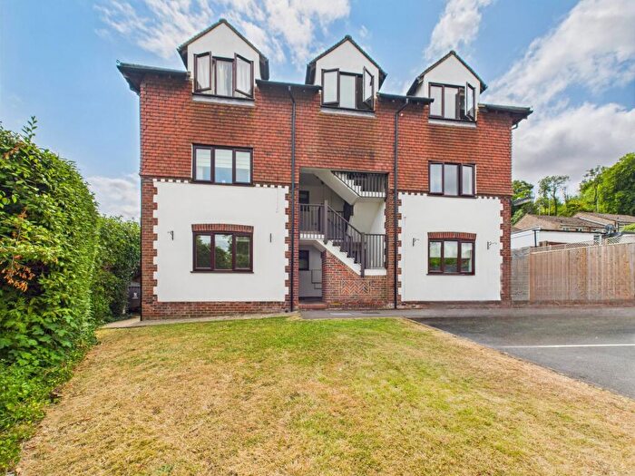 2 Bedroom Flat To Rent In Willow Court, Bassetsbury Lane, High Wycombe, Buckinghamshire, HP11