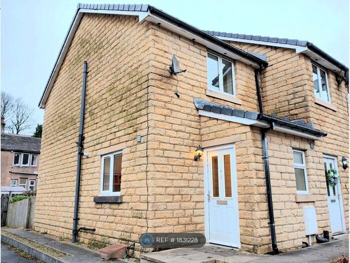 2 Bedroom End Of Terrace House To Rent In Blackwood Mews, Bacup, OL13