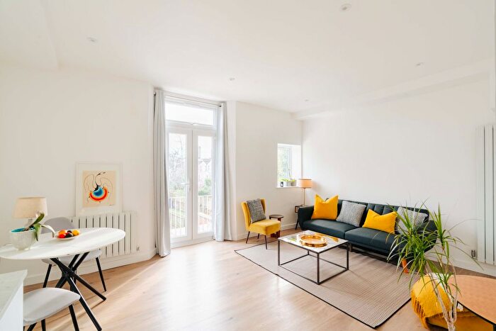 1 Bedroom Flat For Sale In City Road, St. Pauls, Bristol, BS2