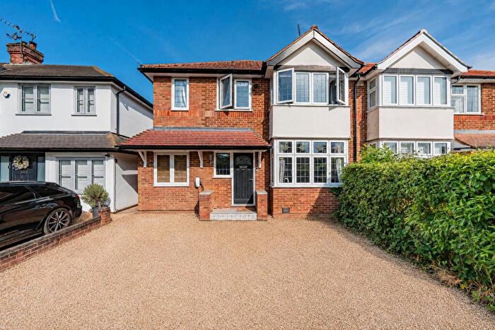 4 Bedroom Semi-Detached House For Sale In Stanley Avenue, St. Albans, AL2