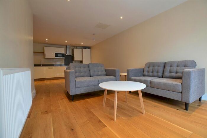 2 Bedroom Flat To Rent In Garden Court, West Drayton, UB7