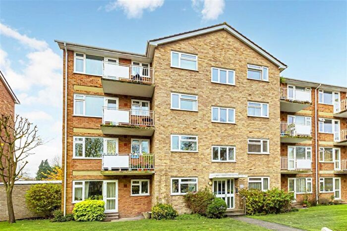 1 Bedroom Flat To Rent In Elton Close, Hampton Wick, KT1