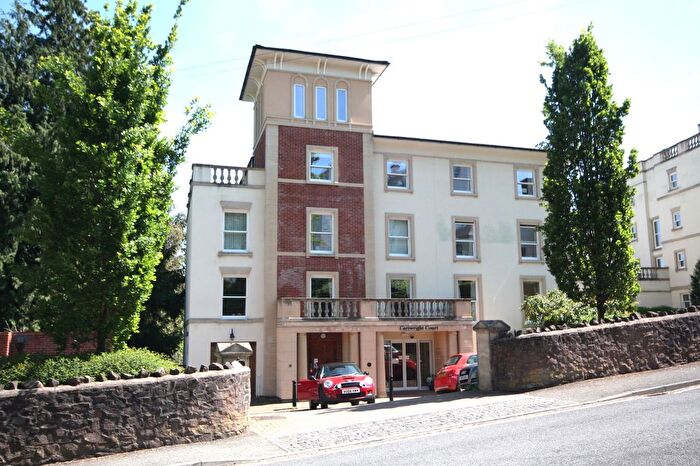 1 Bedroom Flat For Sale In Victoria Road, Malvern, Worcestershire, WR14