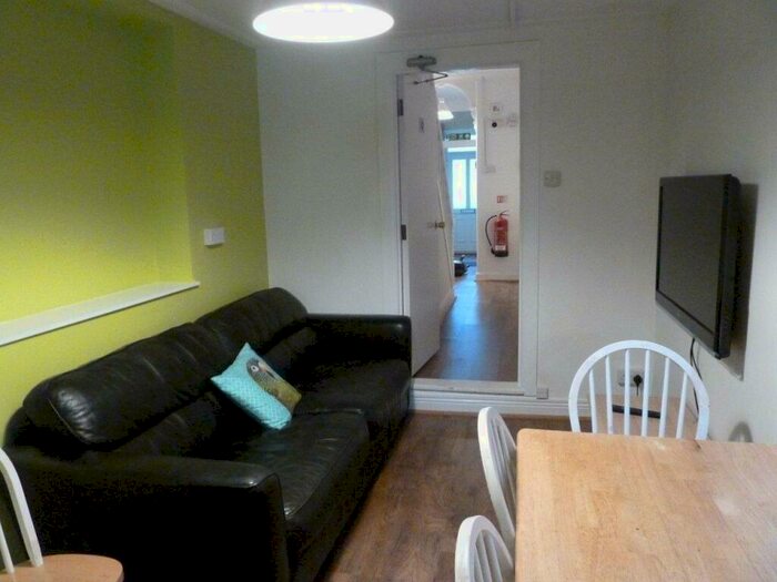 4 Bedroom House To Rent In Argyle Street, Sandfields, Swansea, SA1