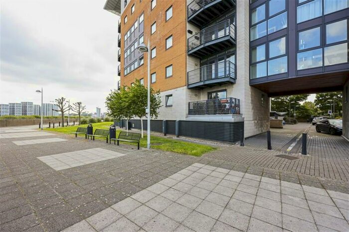 2 Bedroom Flat To Rent In Inverness Mews, E16